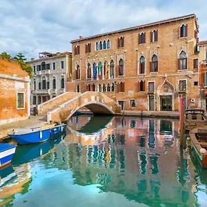Palazzo Marcello Al Sole Italy